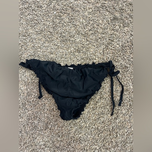 Hollister Swim Low Rise Black Ruffled Swimsuit Bottoms Size S, Clean - Picture 3 of 4